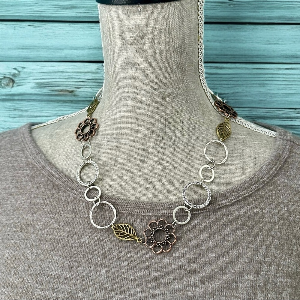 Elegant Silver and Gold Floral Necklace - Picture 5 of 9